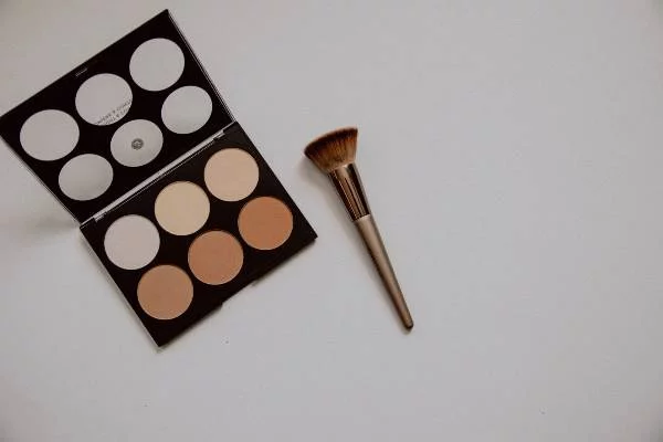 contour and highlight palette for face contouring