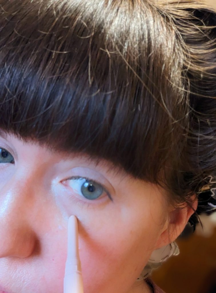 Ish Mom applying pencil concealer